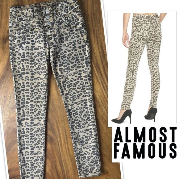 Almost Famous Women's Leopard Mid-Rise Skinny Jeans sz 9 - Picture 2 of 16